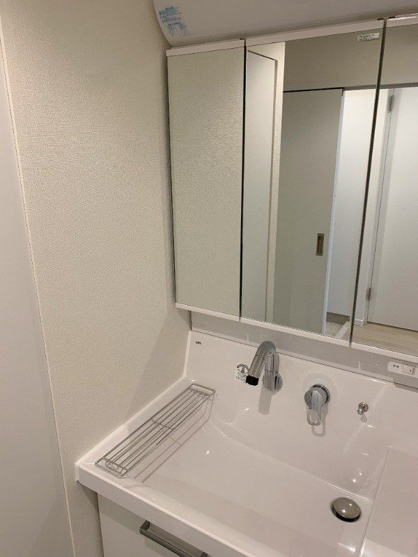 洗面設備　※同タイプの別のお部屋です。
