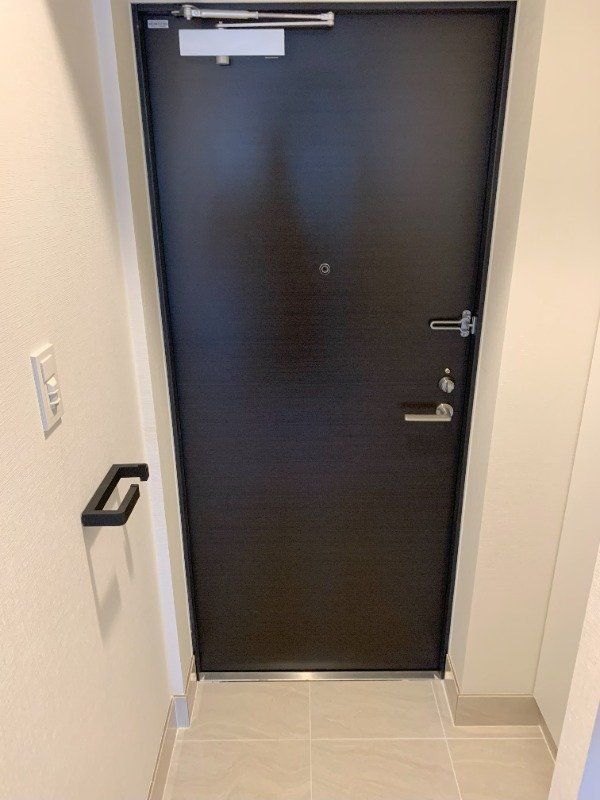 玄関　※同タイプの別のお部屋です。