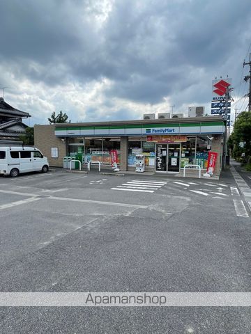 コンビニ　ファミリーマート（コンビニ）まで303m