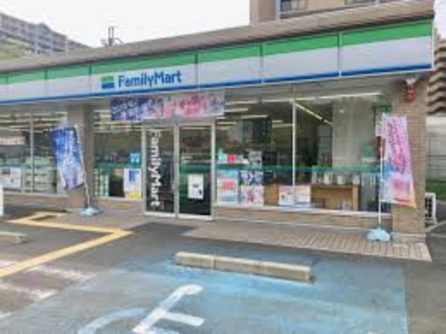 コンビニ　ファミリーマート和泉室堂北店（コンビニ）まで952m