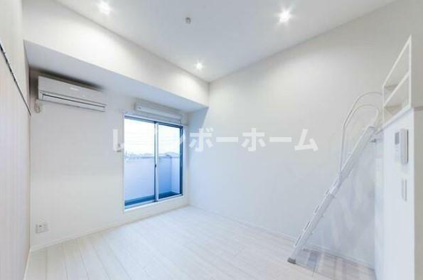 居室・リビング　※別部屋参考写真です。