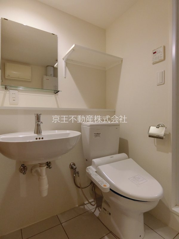 トイレ　温水洗浄便座付きトイレ