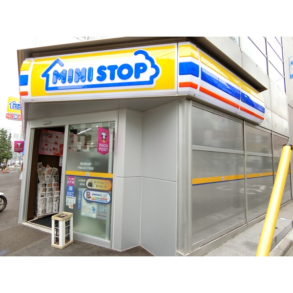 コンビニ　ミニストップ　千駄ヶ谷３丁目店（コンビニ）まで306m