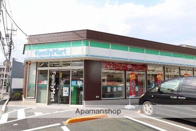 コンビニ　ファミリーマート（コンビニ）まで378m