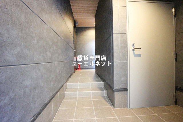 エントランス　毎日通る場所だからこそ、洗練された空間に