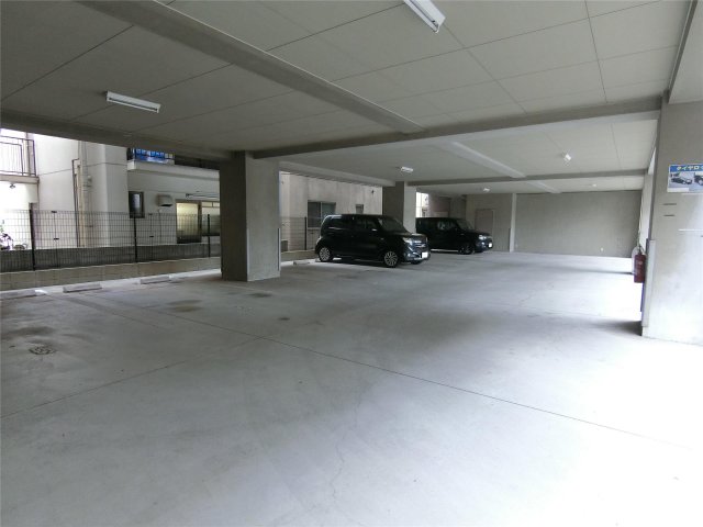 駐車場　区画整理された駐車しやすい駐車場♪