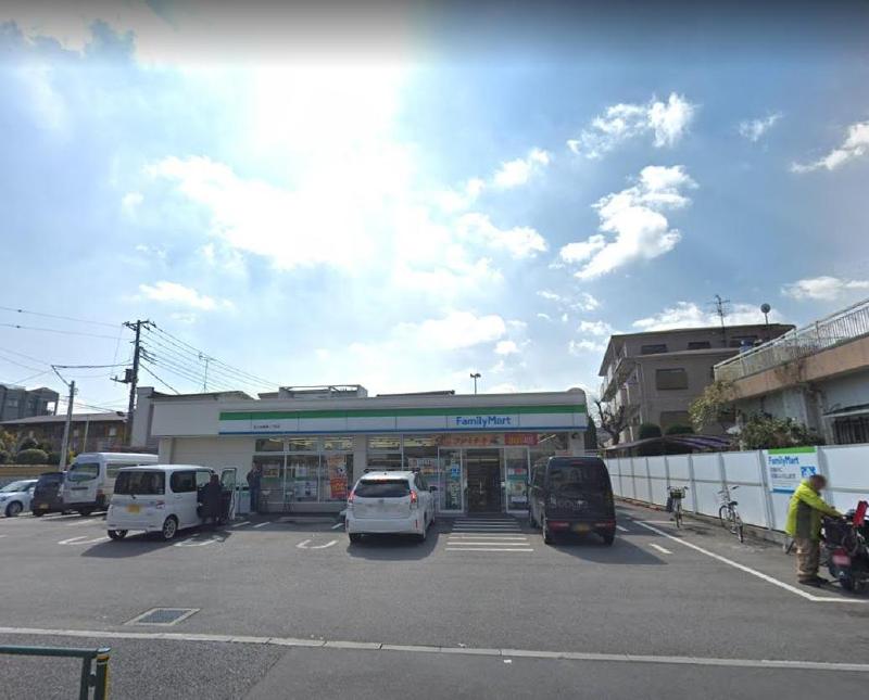 コンビニ　ファミリーマート 足立東綾瀬１丁目店（コンビニ）まで200m