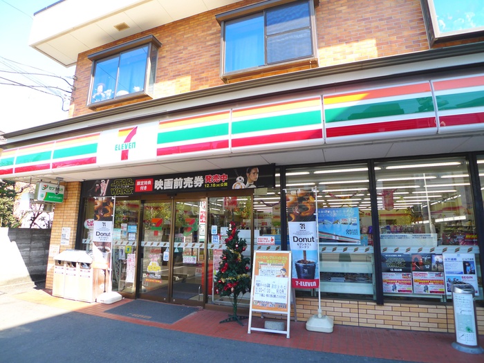 コンビニ　セブンイレブン（コンビニ）まで550m