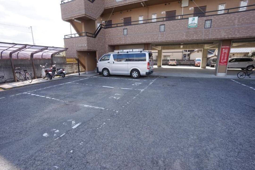 駐車場　駐車場
