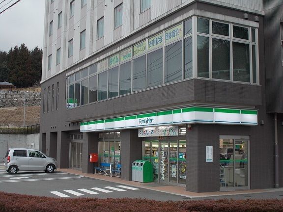 コンビニ　ファミリーマート高千穂武道館前（コンビニ）まで2000m