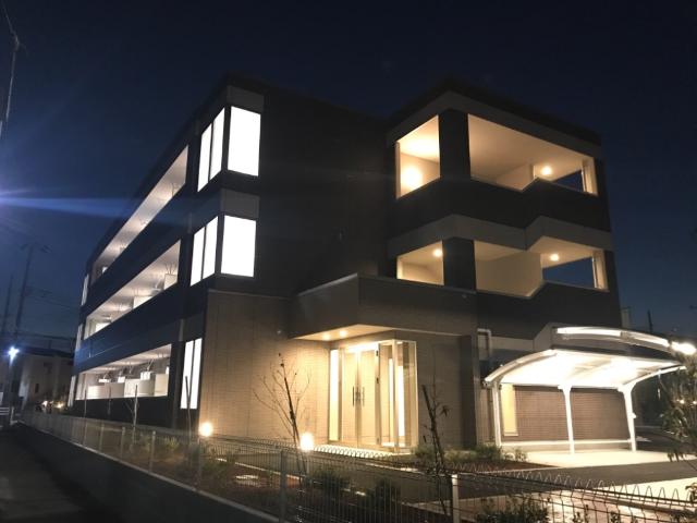建物外観　外観写真（夜）