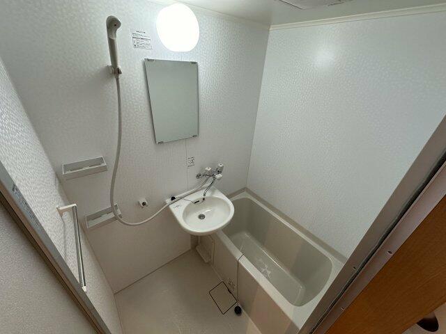 バス・シャワールーム　※別部屋参考写真