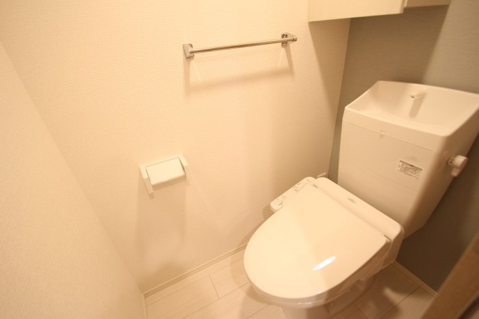 トイレ　トイレは快適な温水洗浄便座付