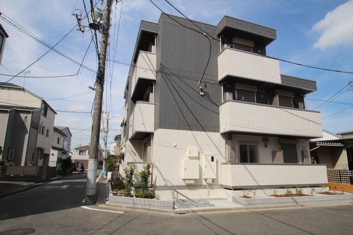 建物外観　ＴＸ六町駅徒歩５分（４００ｍ）