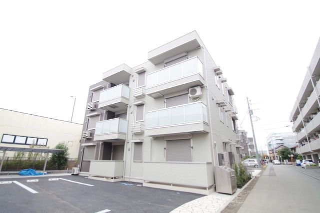 建物外観　★広い敷地で日当たりも良い★