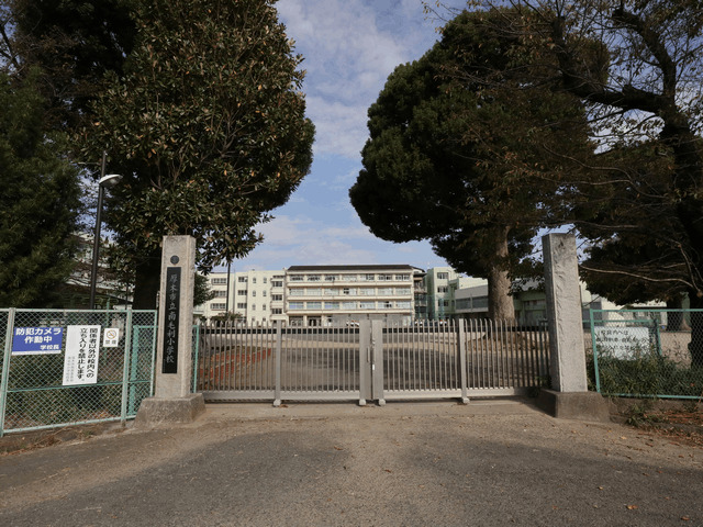 小学校　厚木市立南毛利小学校（小学校）まで693m