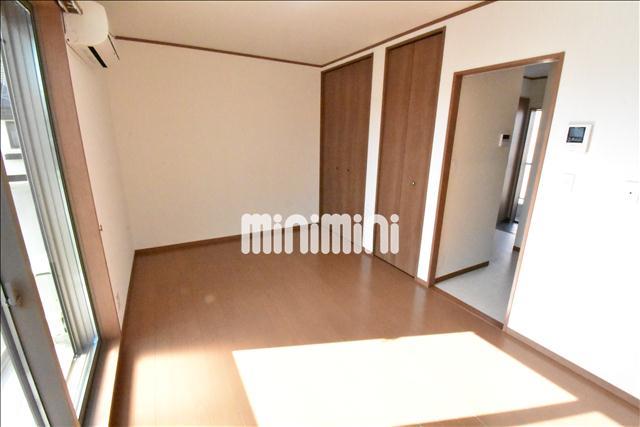 居室・リビング　綺麗なフローリングのお部屋です。