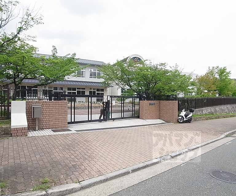 小学校　桂坂小学校（小学校）まで820m
