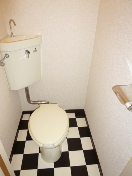 トイレ　イメージ写真（クロス、床は異なります。）