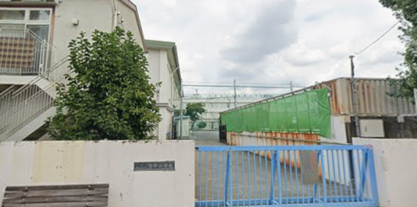 幼稚園・保育園　おともだち保育園分園こまつなぎ（幼稚園・保育園）まで424m