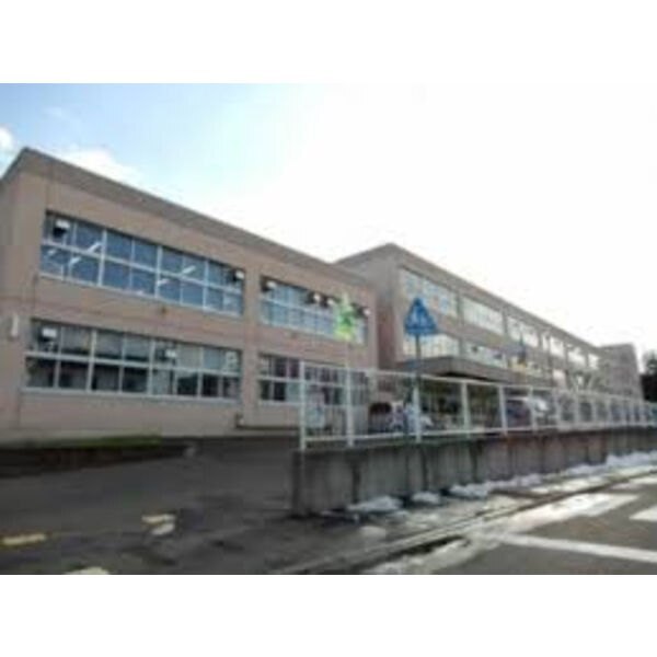 小学校　札幌市立白石小学校（小学校）まで661m