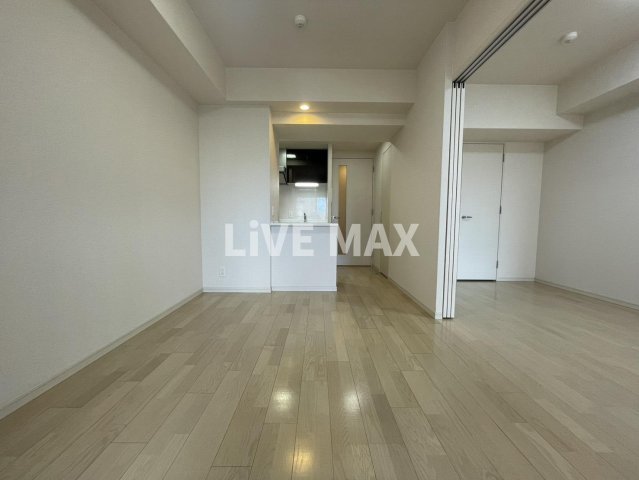 居室・リビング　※別部屋のお写真です。