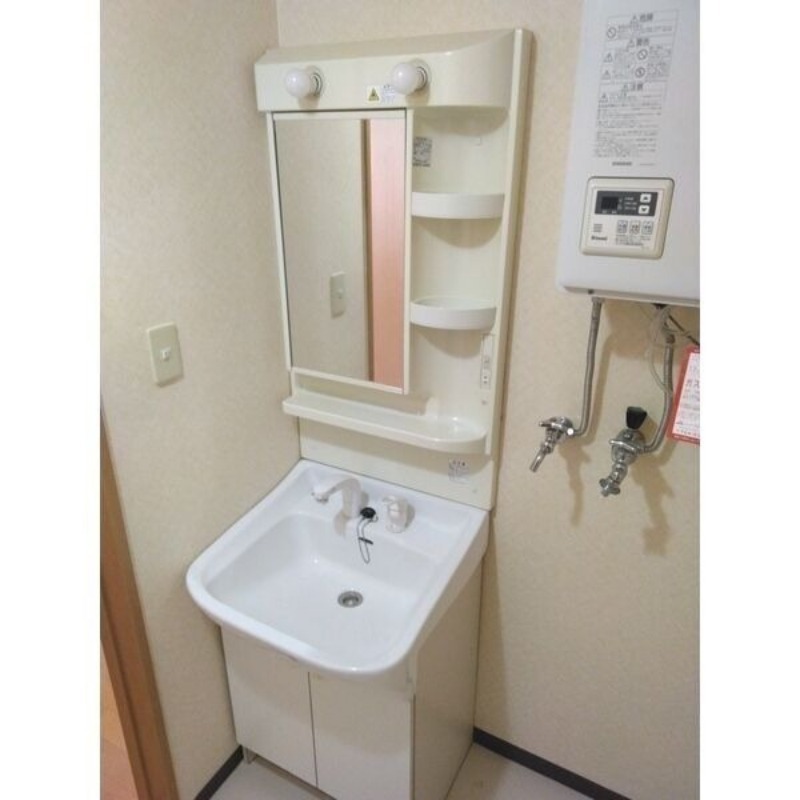 洗面設備　便利な洗面台付きでございます！