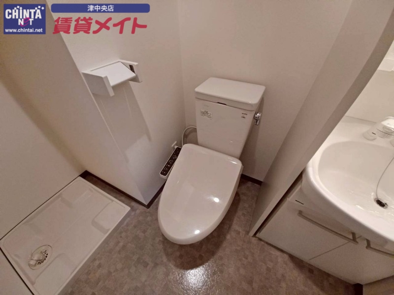 トイレ　同じ物件、別部屋の写真です