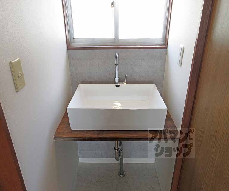 洗面設備　独立洗面台です