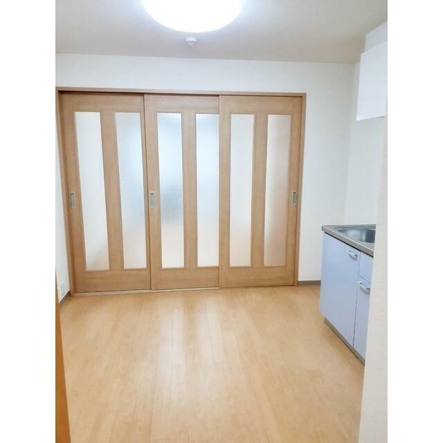 その他部屋・スペース　大きな仕切りのあるお部屋です。