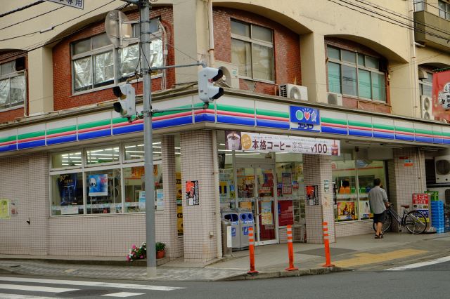 コンビニ　スリーエフ（コンビニ）まで530m