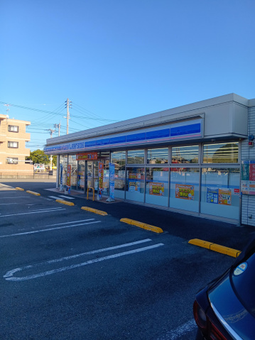 コンビニ　ローソン西条下喜多川店（コンビニ）まで718m