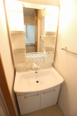 洗面設備　清潔感ある独立洗面台で毎日気持ちよく♪