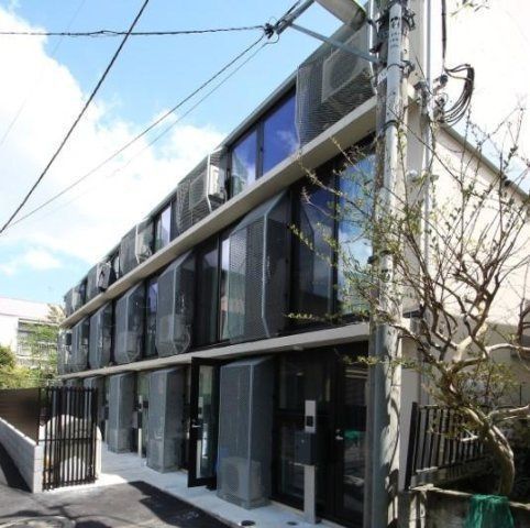 建物外観　鉄筋コンクリート造・総戸数は17戸です。