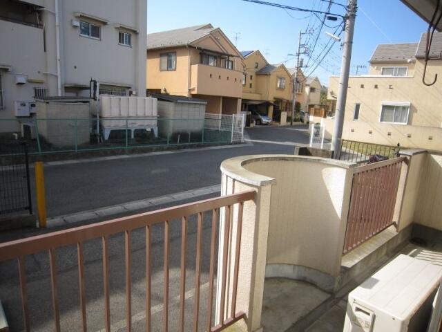 バルコニー　日当りの良いベランダ