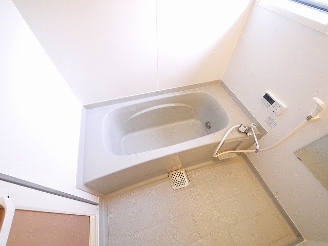 バス・シャワールーム　落ち着いた空間のお風呂です
