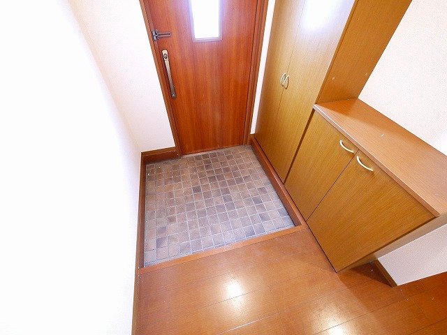 玄関　落ち着いた玄関です
