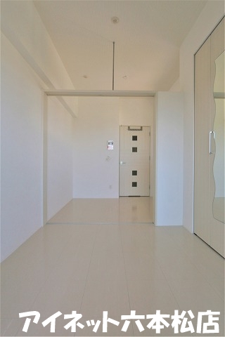 居室・リビング　白を基調とした明るいお部屋ですです
