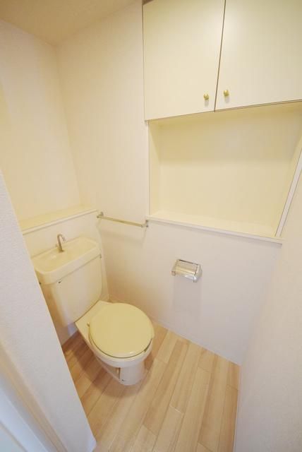 トイレ　★洋式トイレには収納付き★