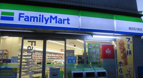 コンビニ　ファミリーマート 横浜石川町店（コンビニ）まで381m