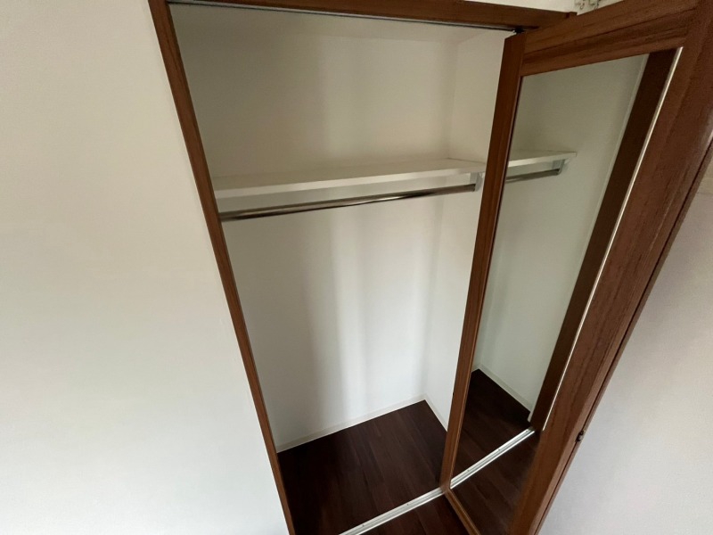 収納　寝室の収納です。部屋がすっきり片付きます。