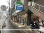 コンビニ　ファミリーマート橋本三丁目店（コンビニ）まで61m
