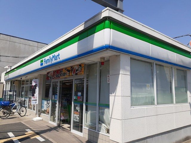 コンビニ　ファミリーマート様（コンビニ）まで20m