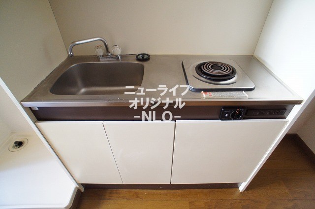 キッチン　お手入れ簡単なコンパクトキッチン