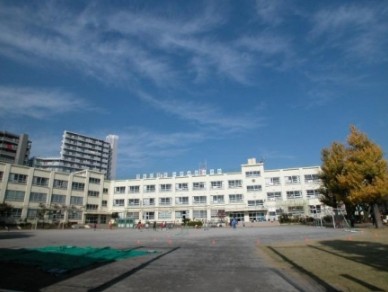 小学校　中野本郷小学校（小学校）まで1024m