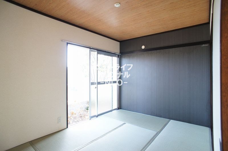 その他部屋・スペース　南側和室　アクセンクロスを採用したスタイリッシュな和室☆