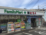 コンビニ　ファミリーマート 薬ヒグチ川崎戸手本町店（コンビニ）まで422m