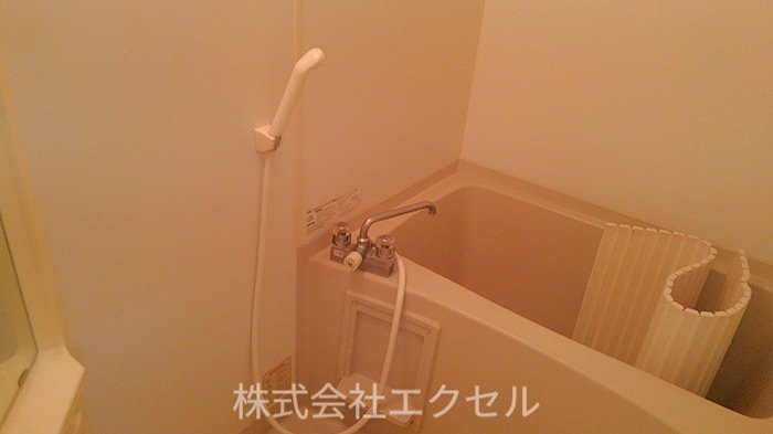 バス・シャワールーム　ゆったり入れるお風呂です。
