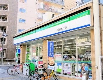 コンビニ　ファミリーマート名古屋新栄二丁目店（コンビニ）まで120m