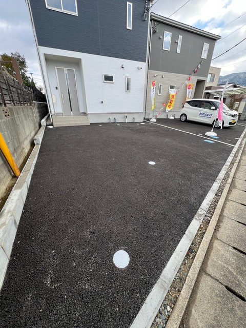 駐車場　駐車場に車を止められます